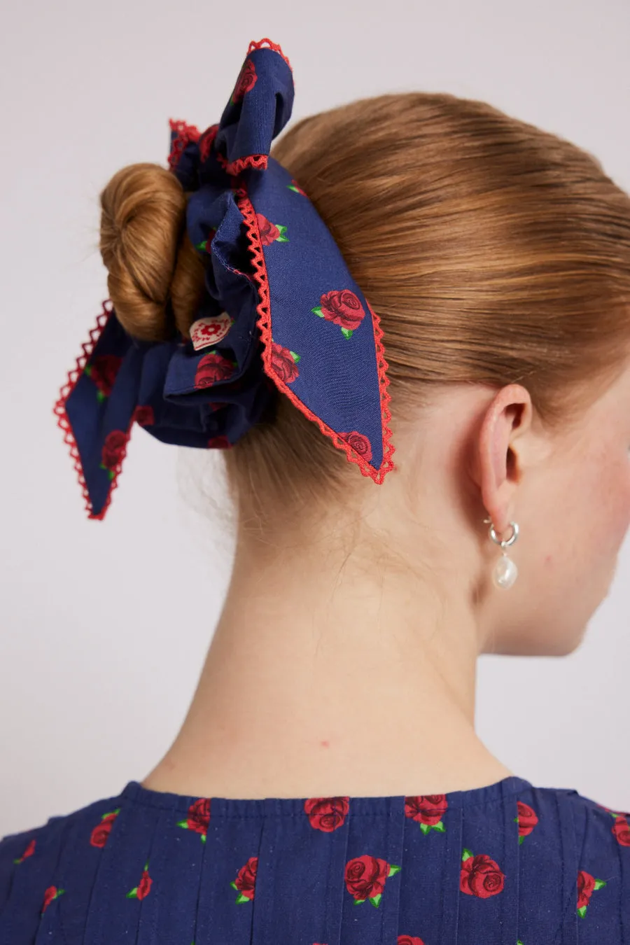 bow scrunchie in rose print