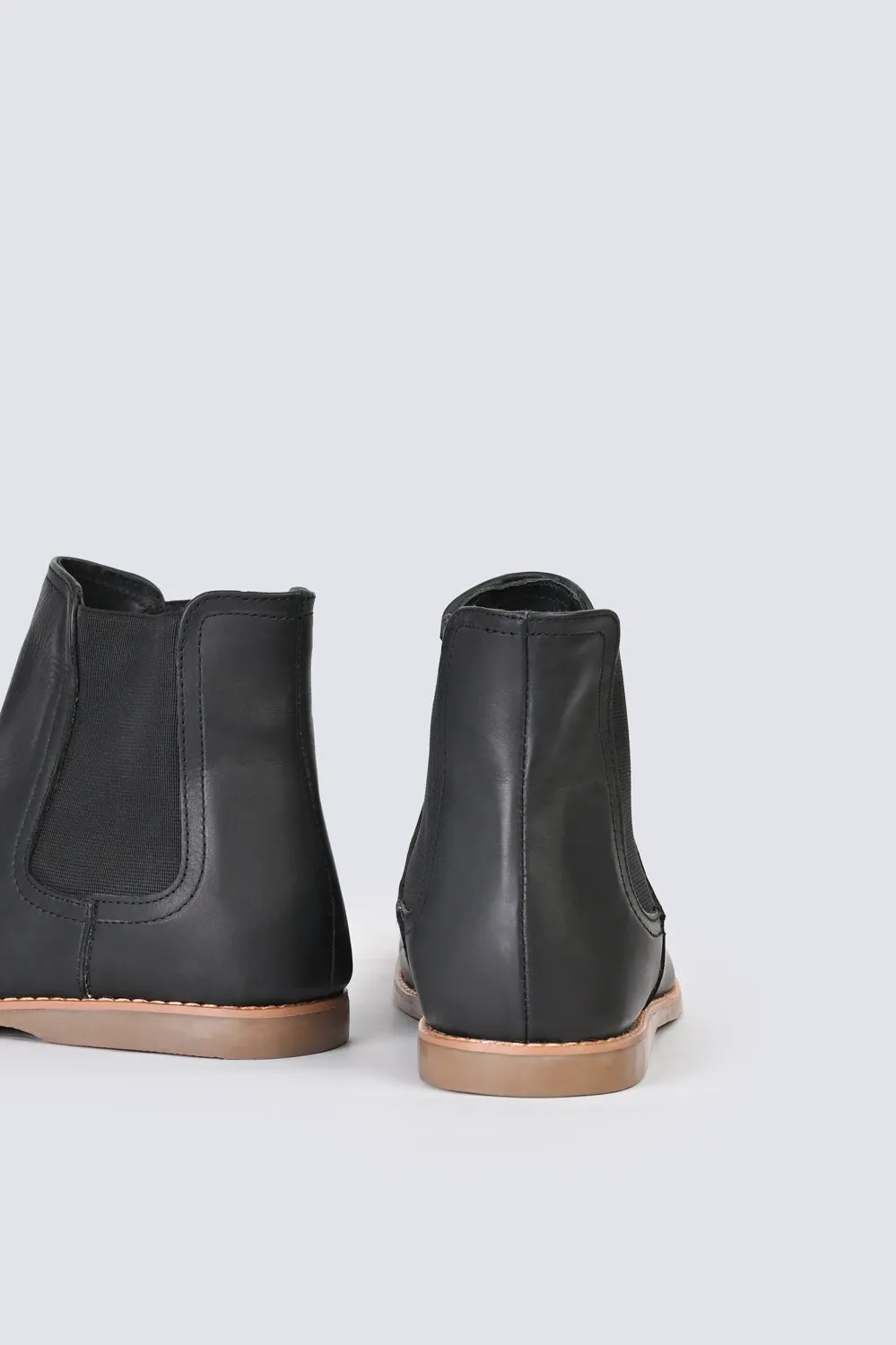 CHELSEA BOOTS